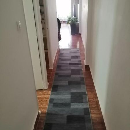 Schoene Wohnung Mit Wifi Und Parkplatz Auf Der Strasse 올리바 외부 사진